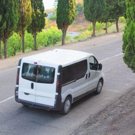 foto di un minibus in noleggio o affitto